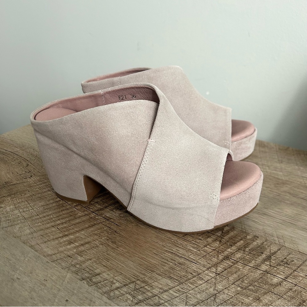 Antelope Chunky Heels
